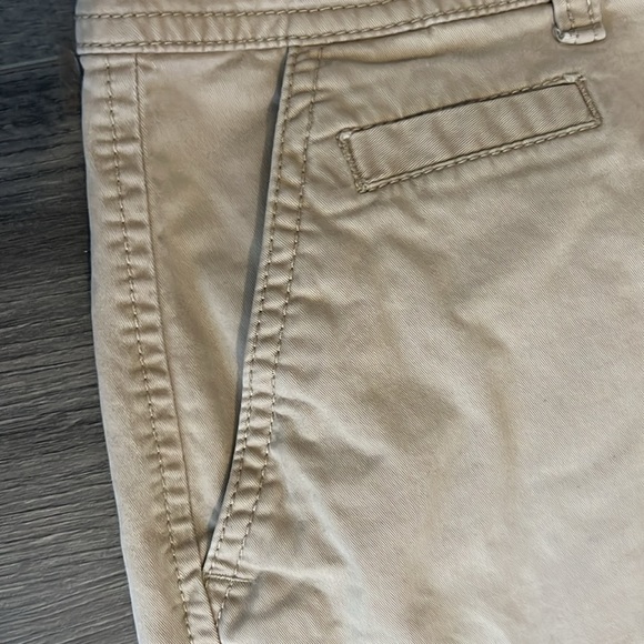 Old Navy perfect 5” shorts for women. Size 8 - Picture 2 of 6